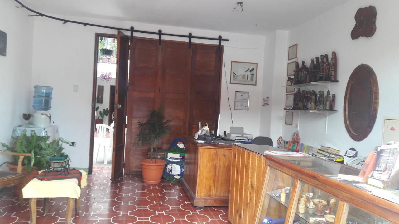 De Cortez Y Larraz Hotel *
